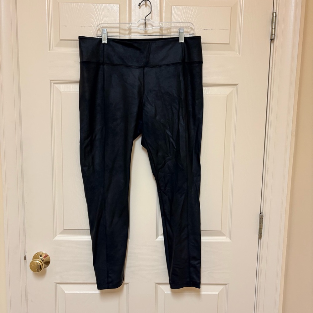 Athleta Delancey Gleam Tight Leggings in Black